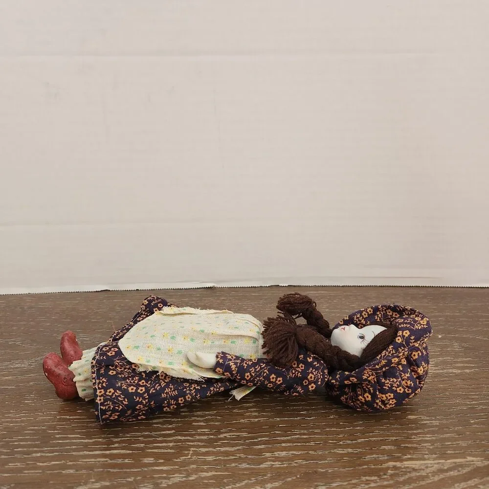 Unbranded vintage porcelain